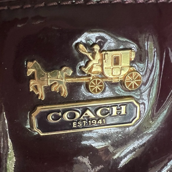 COACH Patent Leather handbag. - Picture 5 of 7